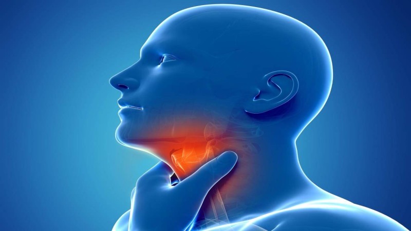 التهاب الحلق في ظل كورونا.. الأسباب