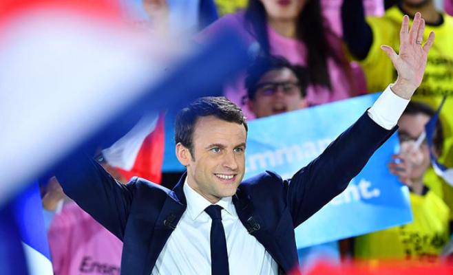 إيمانويل ماكرون أصغر رئيس في تاريخ