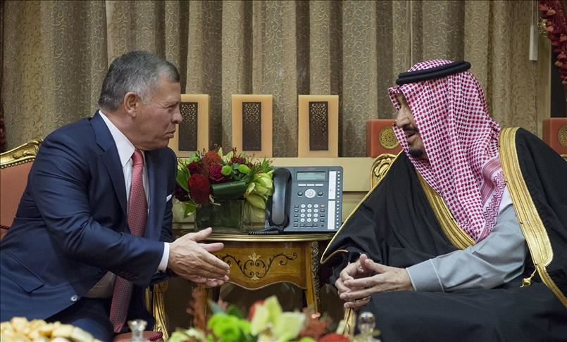 الملك يجري اتصالا هاتفيا مع خادم