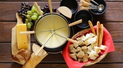 طبق الفوندو السويسري يستنفر الأطباء بسبب