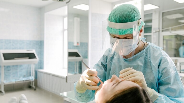 علامات في الفم تشير إلى الإصابة