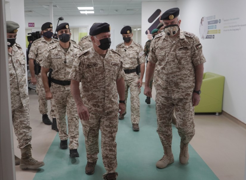 الملك يفتتح في الزرقاء أول مستشفى