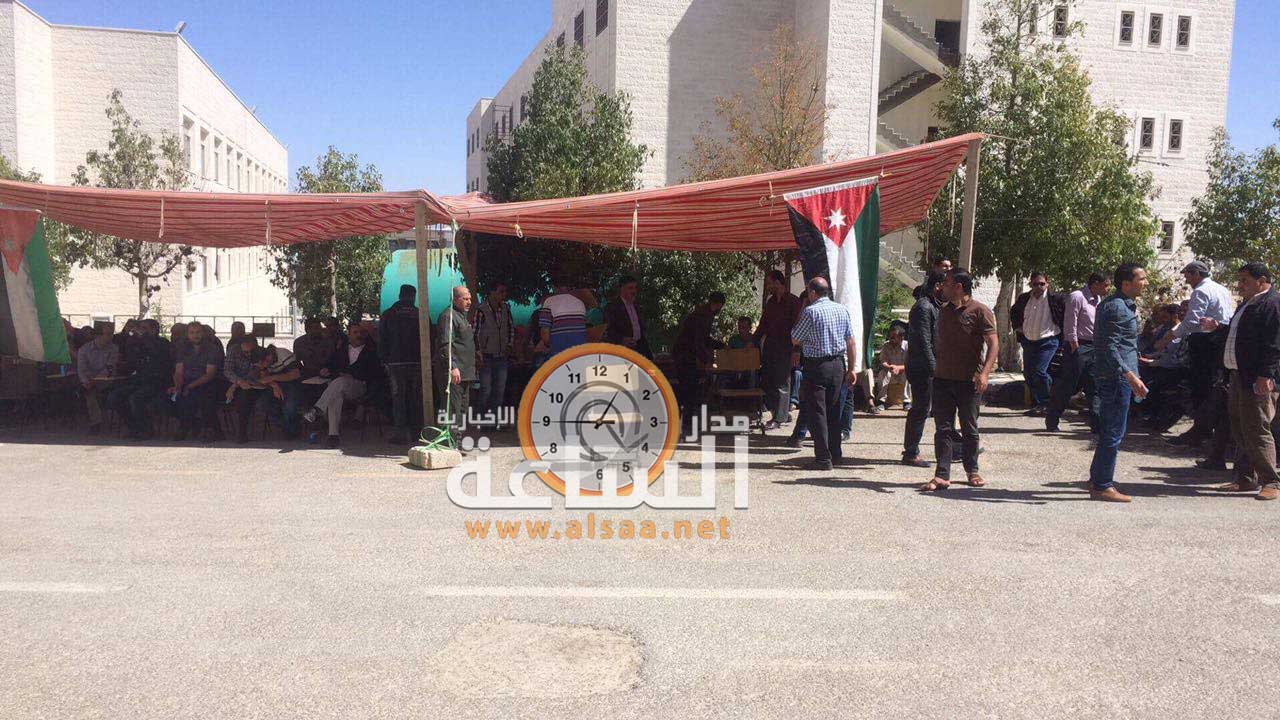 اعتصام مفتوح في جامعة الطفيلة واضراب