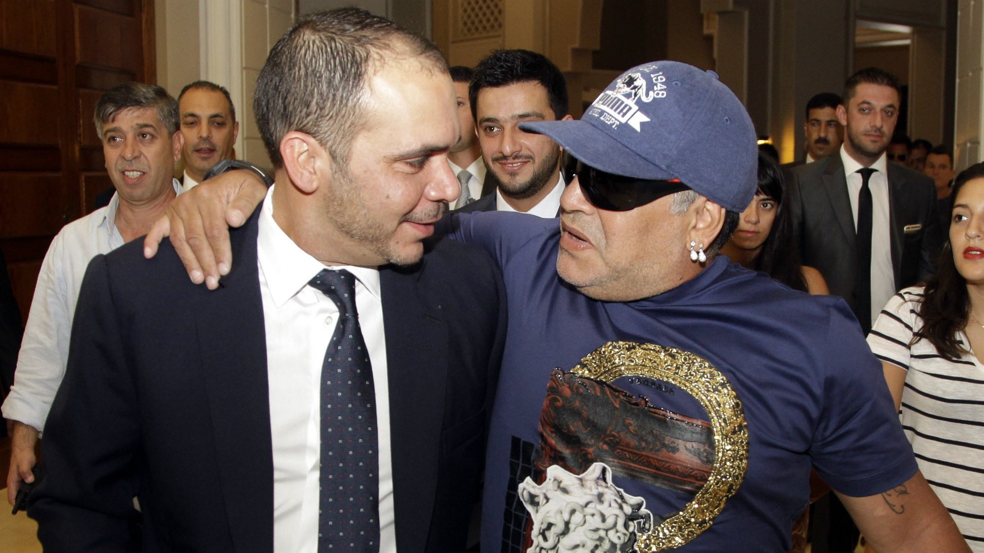 كيف نعى الأمير علي مارادونا؟