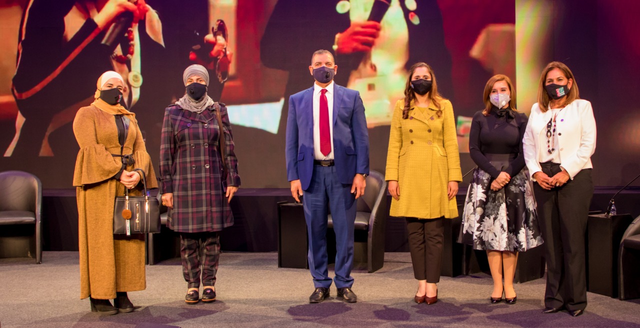 ’المرأة كقوة في صناعة التاريخ أثناء