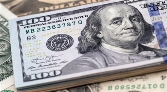 الدولار ينخفض وسط تحذيرات من مزيد