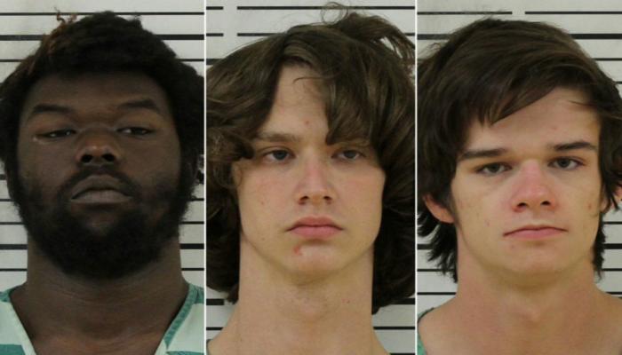 برصاصة طائشة أثناء نومها.. توقيف 3