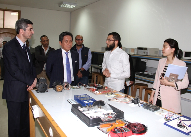 وفد من السفارة الكورية يزور جامعة