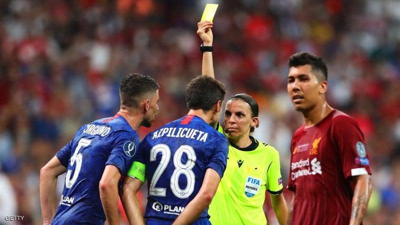 تعيين أول امرأة لتحكيم مباراة رجال