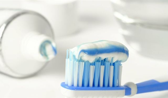علاقة غير متوقعة بين معجون الأسنان