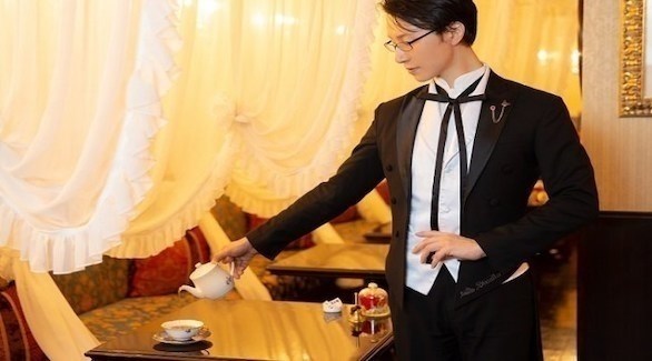 مقاه يابانية تعامل زبوناتها كالأميرات