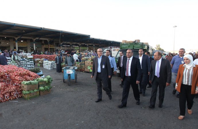 الشواربة يتفقد جاهزية السوق المركزي لشهر