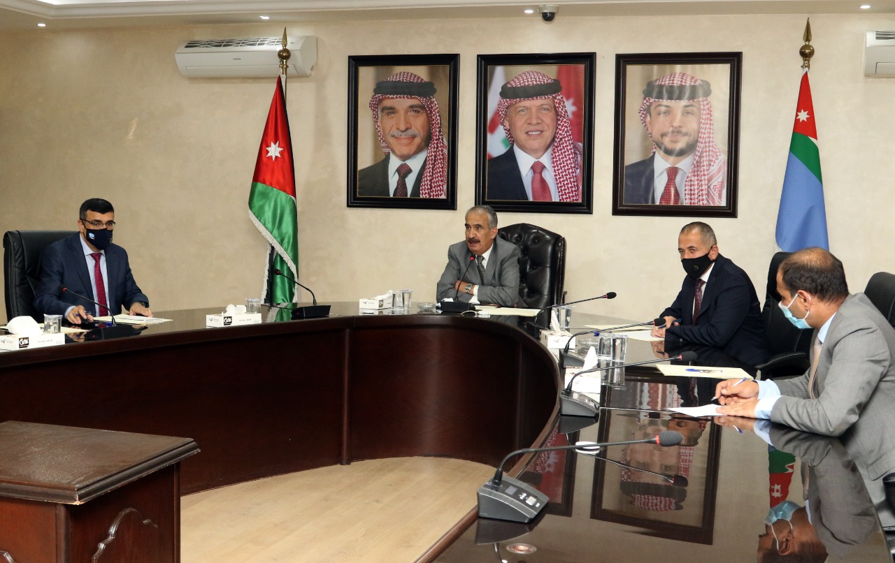 المبيضين «يشدد ويوعز» خلال اجتماعه مع