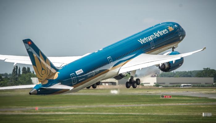 مضيف طيران متهم بنشر كورونا.. العقوبة