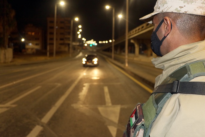 الجيش يقيم نقاط غلق على كافة