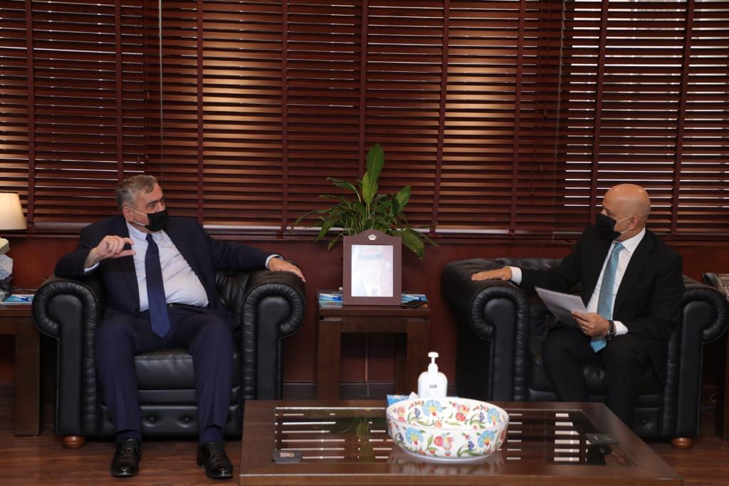 تجارة عمان تطالب بالسماح لهذه القطاعات