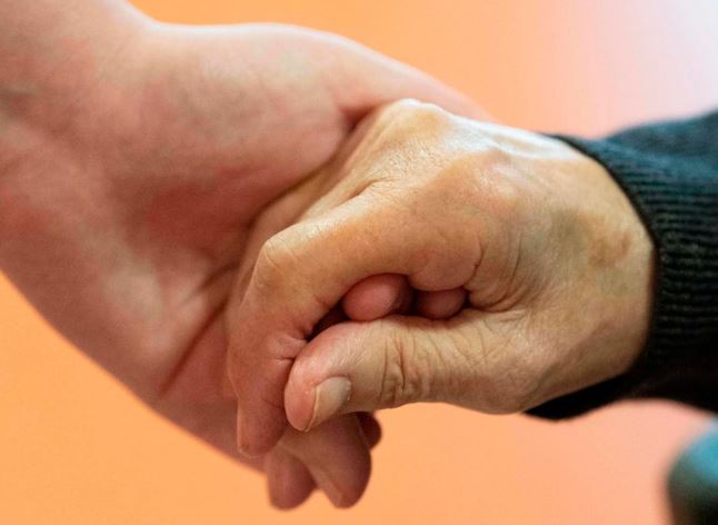 نجت من السرطان والإنفلونزا الإسبانية وكورونا..