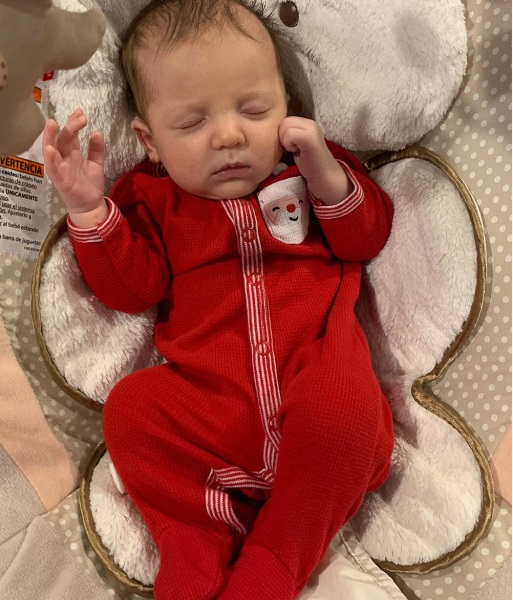 طفلة أمريكية تأتي للحياة من جنين