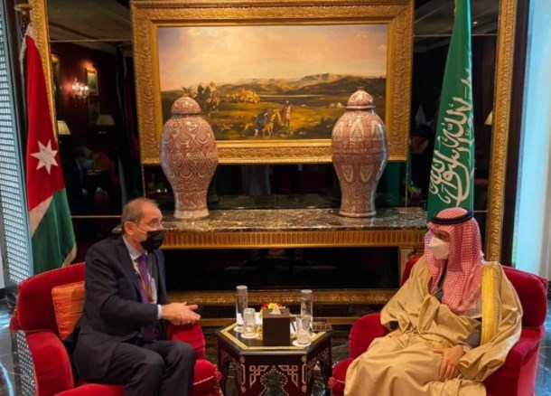 الصفدي يحذر من الإجراءات الاسرائيلية اللاشرعية