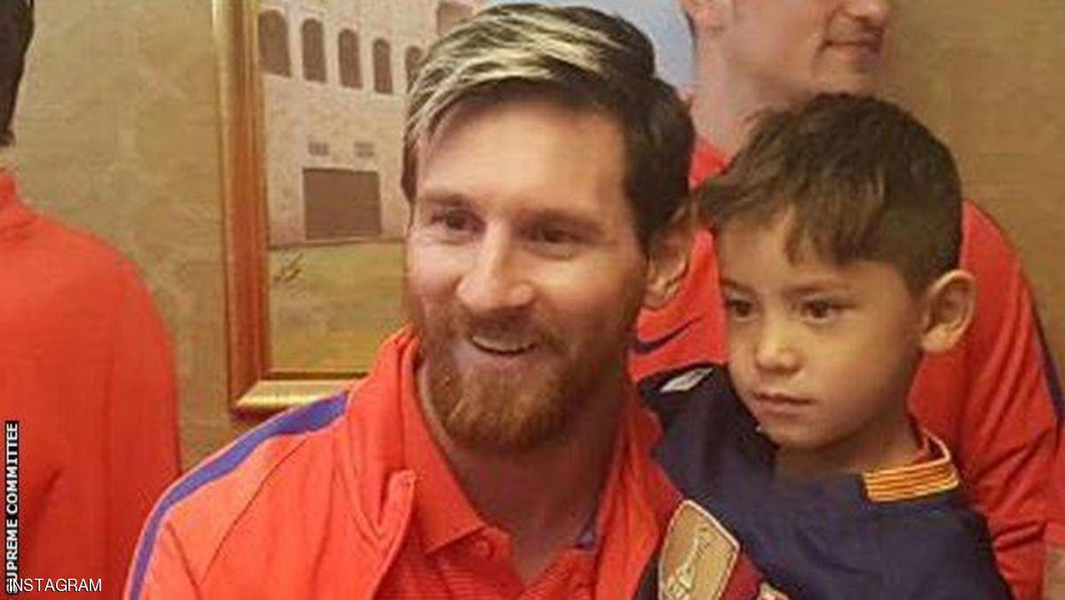 بالصورة.. . عاشق ميسي يحقق حلمه