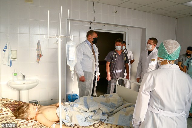 تسمم 30 شخصا في حمام سباحة