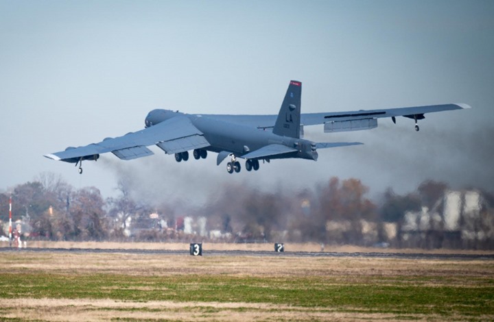 قاذفتان من طراز B52 تحلقان بالمنطقة..