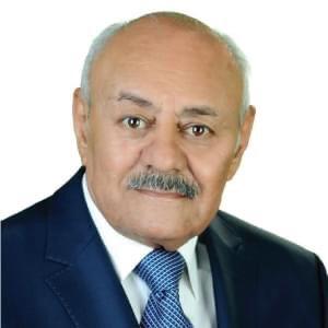 الفريق المتقاعد قاصد محمود ينعى الطبيب