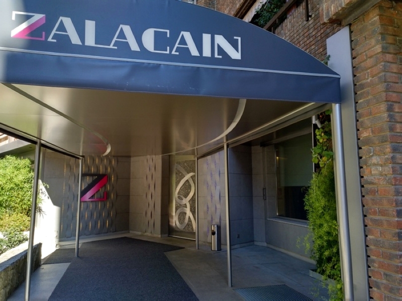 مطاعم شهيرة تستسلم للإغلاق