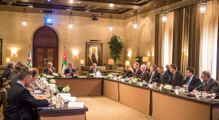 الملك يستقبل ضباطا أمريكيين