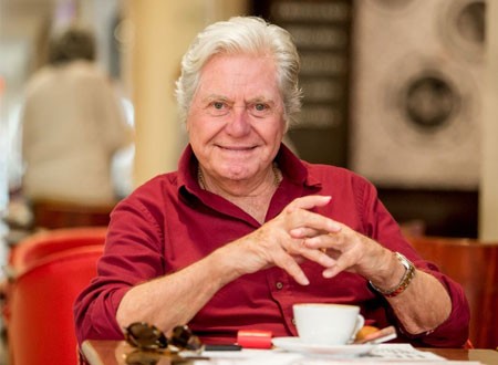 حسين فهمي يكشف عن حادثة المعجبة