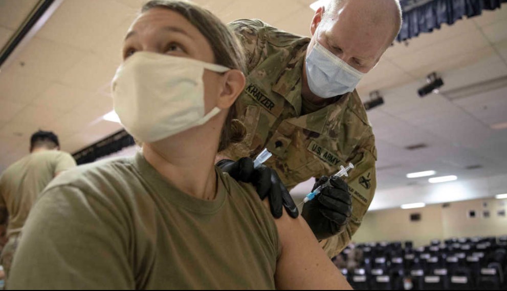 بعد إقرار اللقاح.. البنتاغون يخوض «معركة