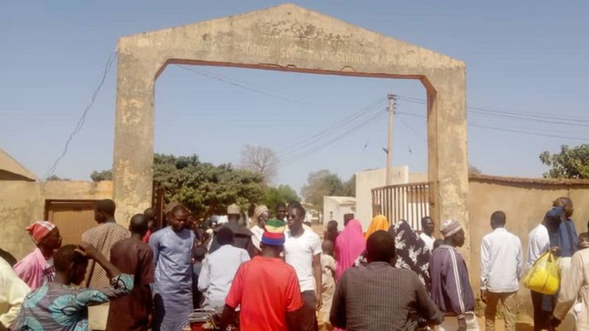 مسلّحون يهاجمون مدرسة ويطلبون فدية