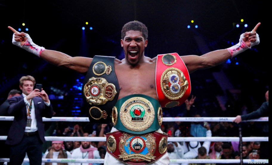 الملاكم جشوا يحتفظ بلقبه بعد الفوز
