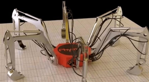 روبوت اخطبوطي يمكنه السير والتسلق ونقل