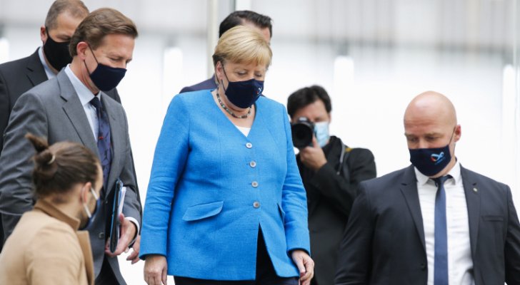 ألمانيا تدخل في إغلاق جزئي قبل