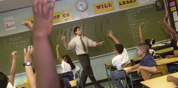 يدرّس 4 علوم فقط.. هل ينجح