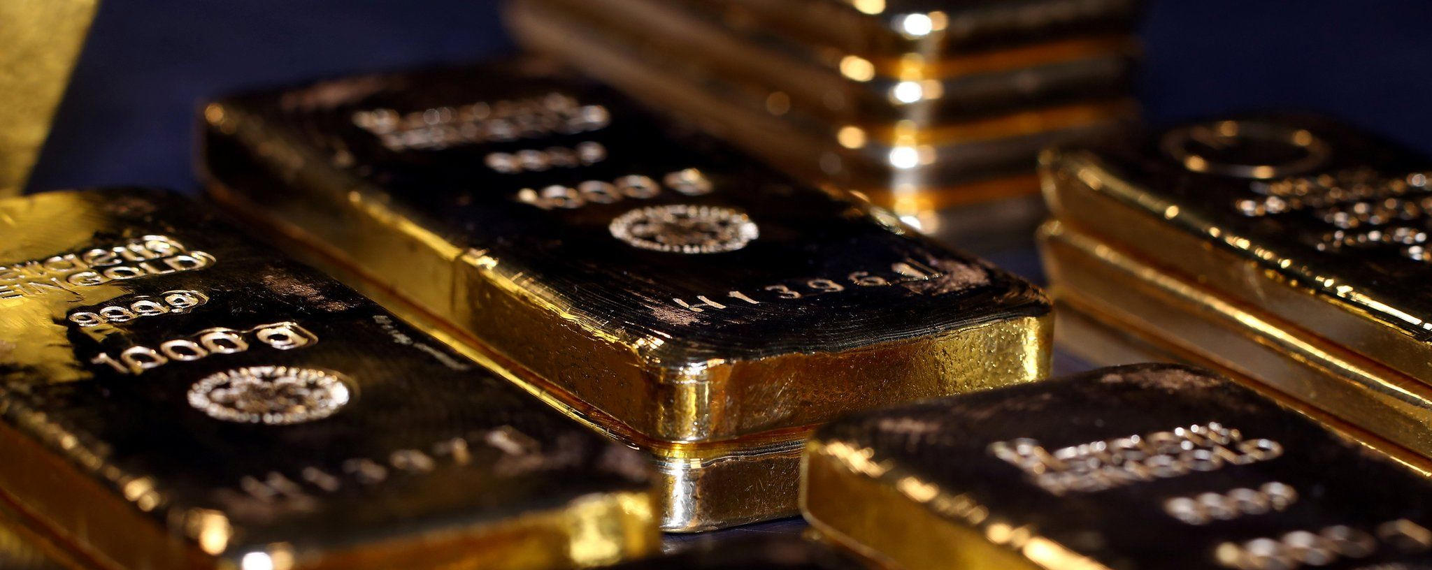 أسعار الذهب تتراجع مع بدء استخدام