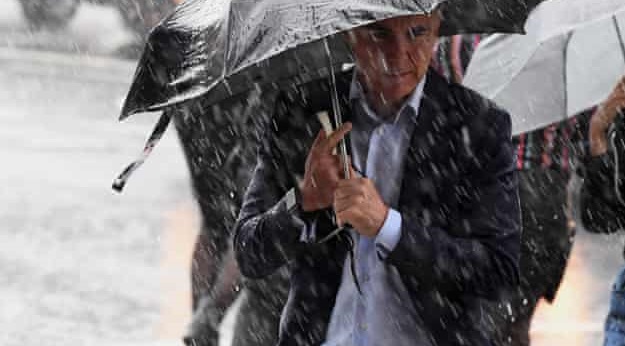 رياح مدمرة وأمواج عاتية وأمطار غزيرة