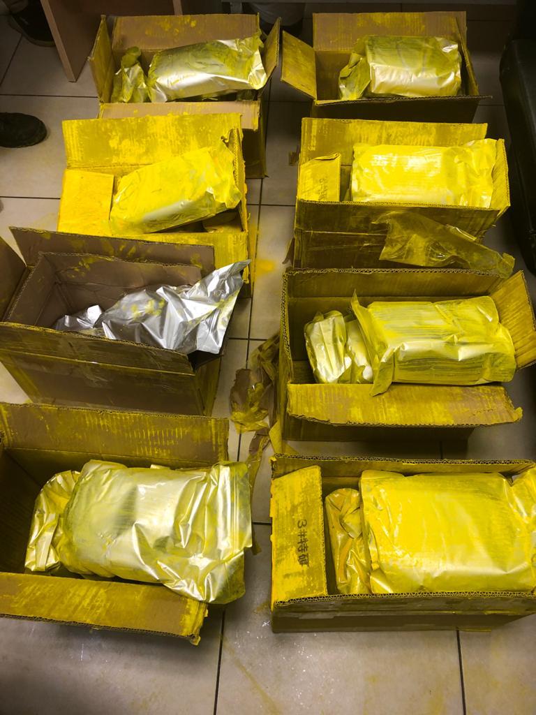 محاولة تهريب مواد مخدرة في المطار