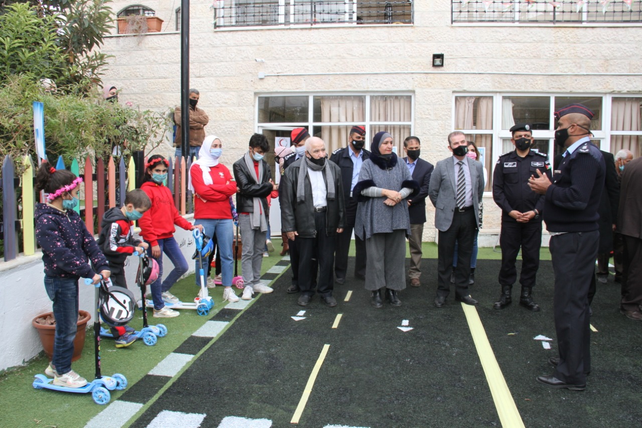 البلقاء التطبيقية وشرطة البلقاء تفتتحان حديقة