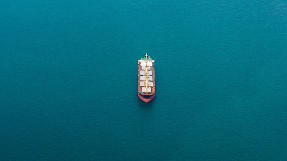 تعرض سفينة نقل وقود لهجوم بقارب