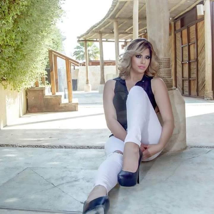 العارضة الينار الباشا تؤجل الاحتفال بعيد