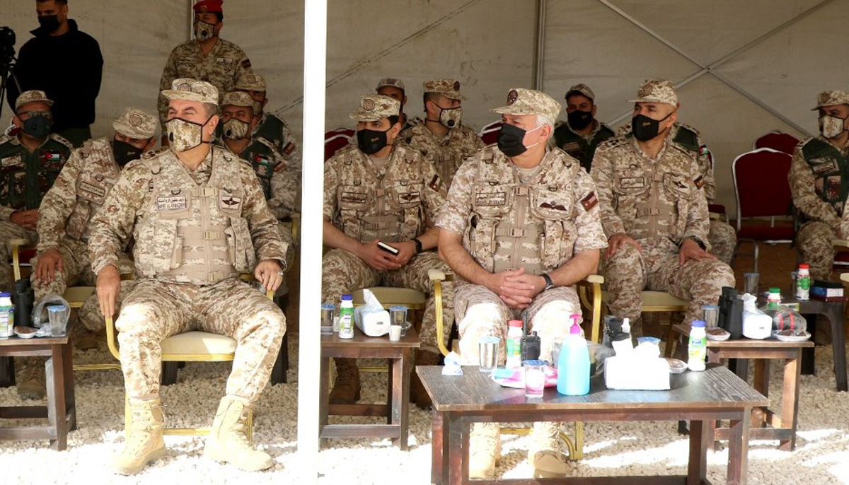 الحنيطي يتابع اختبارا عسكريا لدبابة السينتارو