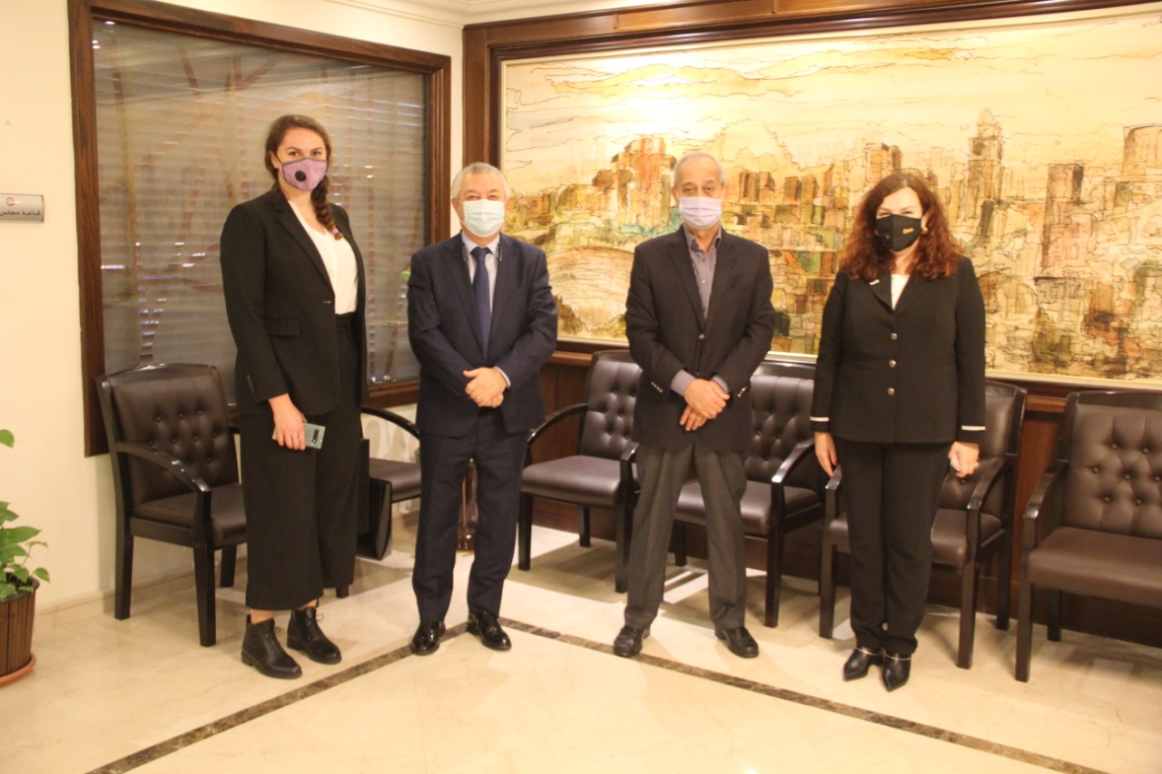 (صناعة عمان) تبحث تعزيز العلاقات الاقتصادية