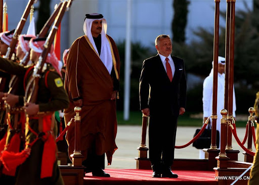 الملك يبرق للشيخ تميم بن حمد