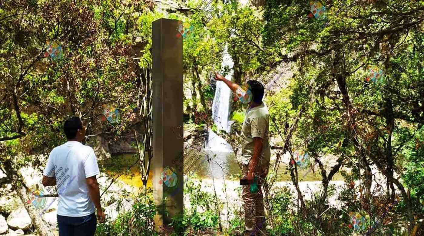 الأعمدة المعدنية الغامضة تظهر من جديد