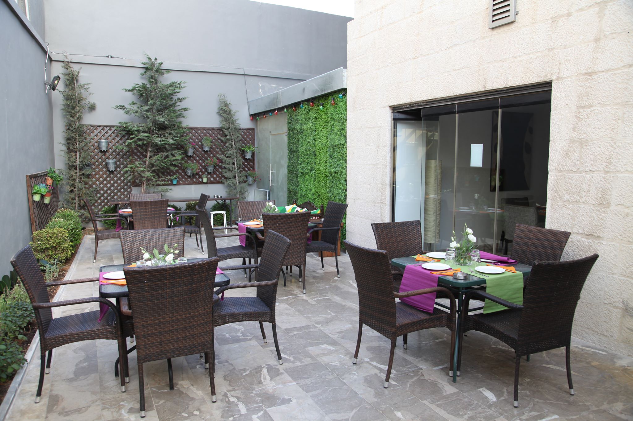 السفير البرازيلي في عمّان يفتتح مطعم