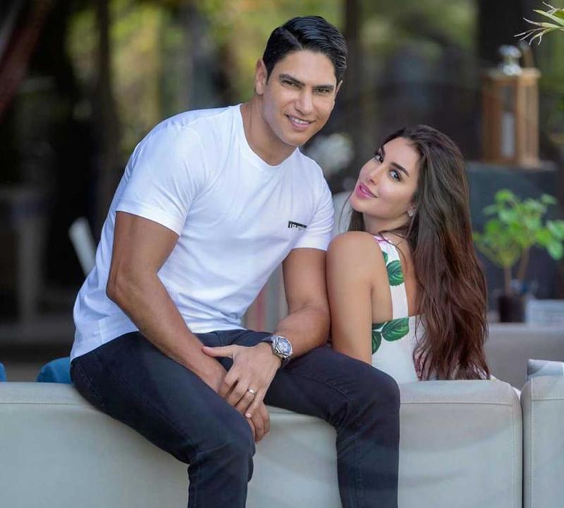 ياسمين صبري تحتفل مبكرا بعيد زواجها