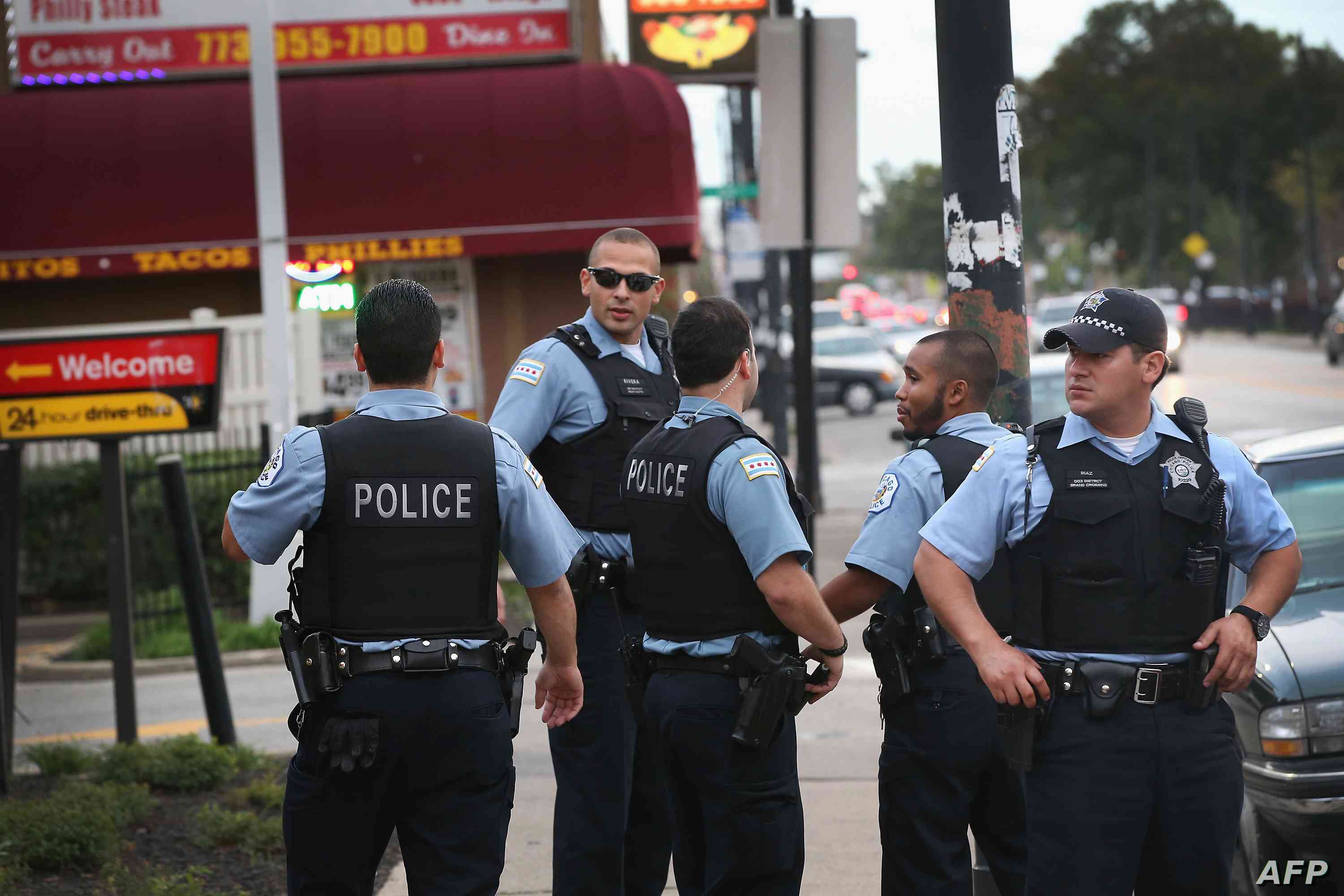 فيديو للشرطة الأمريكية تكبل امرأة سوداء