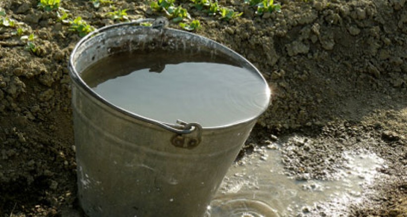 وفاة طفل غرقا بـ’دلو ماء‘ في